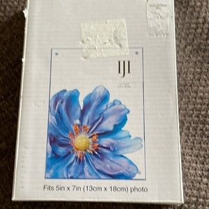 IJI 5/7 double acrylic photo frame,new in box